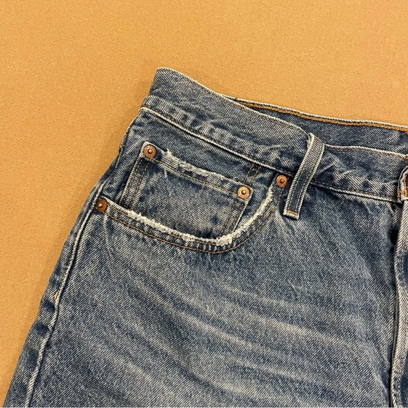 Women’s Levi’s 501 Distressed Jean Shorts Size 33 - Picture 3 of 13
